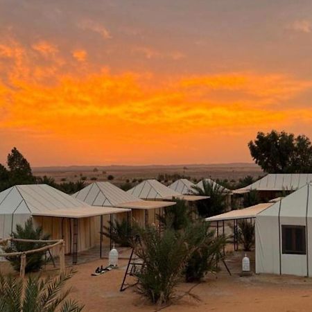 Hotel Sahara Traveling Camp à Merzouga Extérieur photo