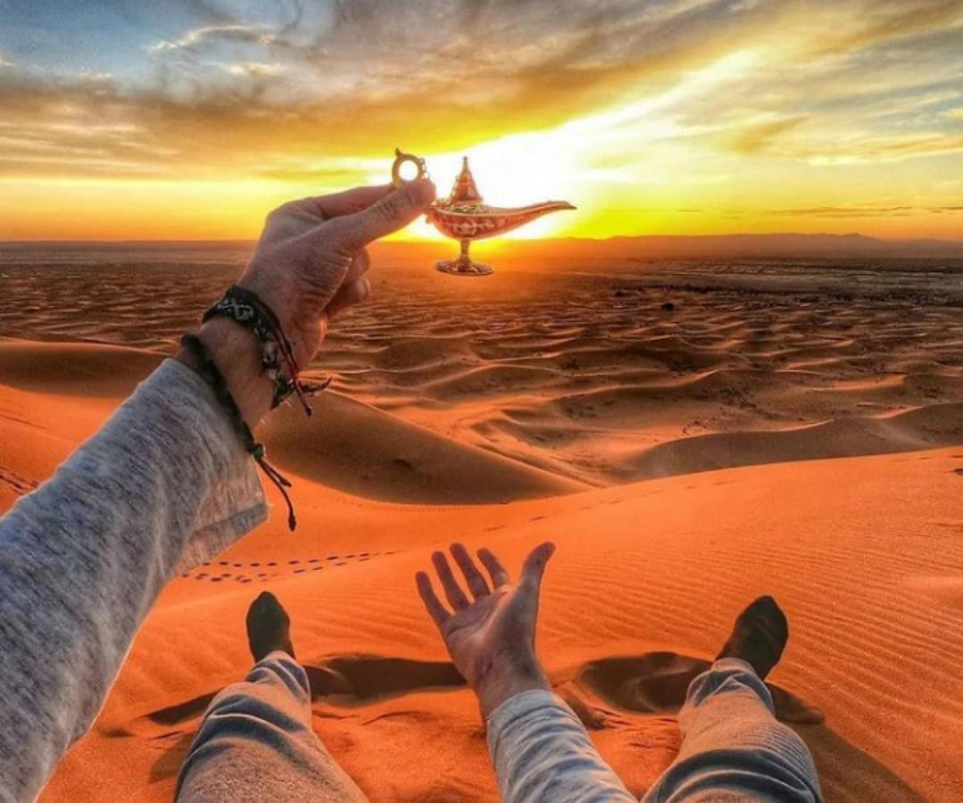 Hotel Sahara Traveling Camp à Merzouga Extérieur photo