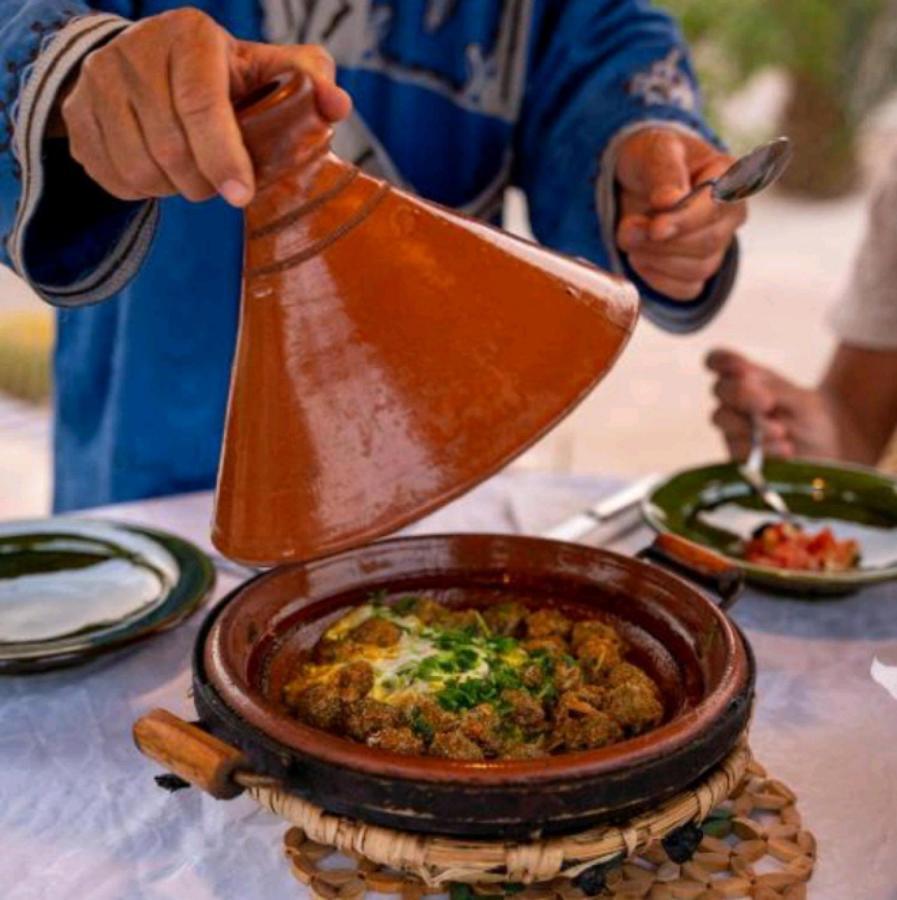 Hotel Sahara Traveling Camp à Merzouga Extérieur photo
