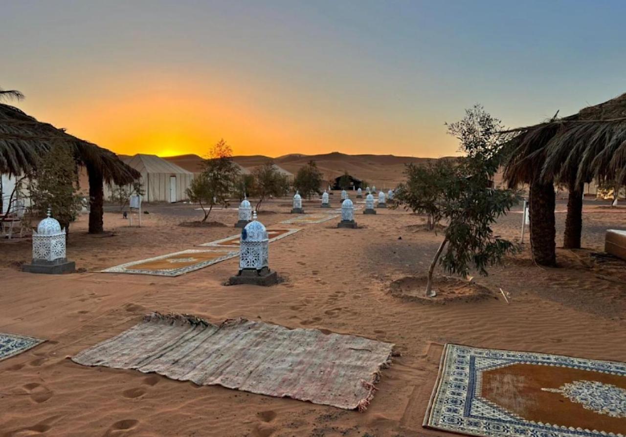 Hotel Sahara Traveling Camp à Merzouga Extérieur photo