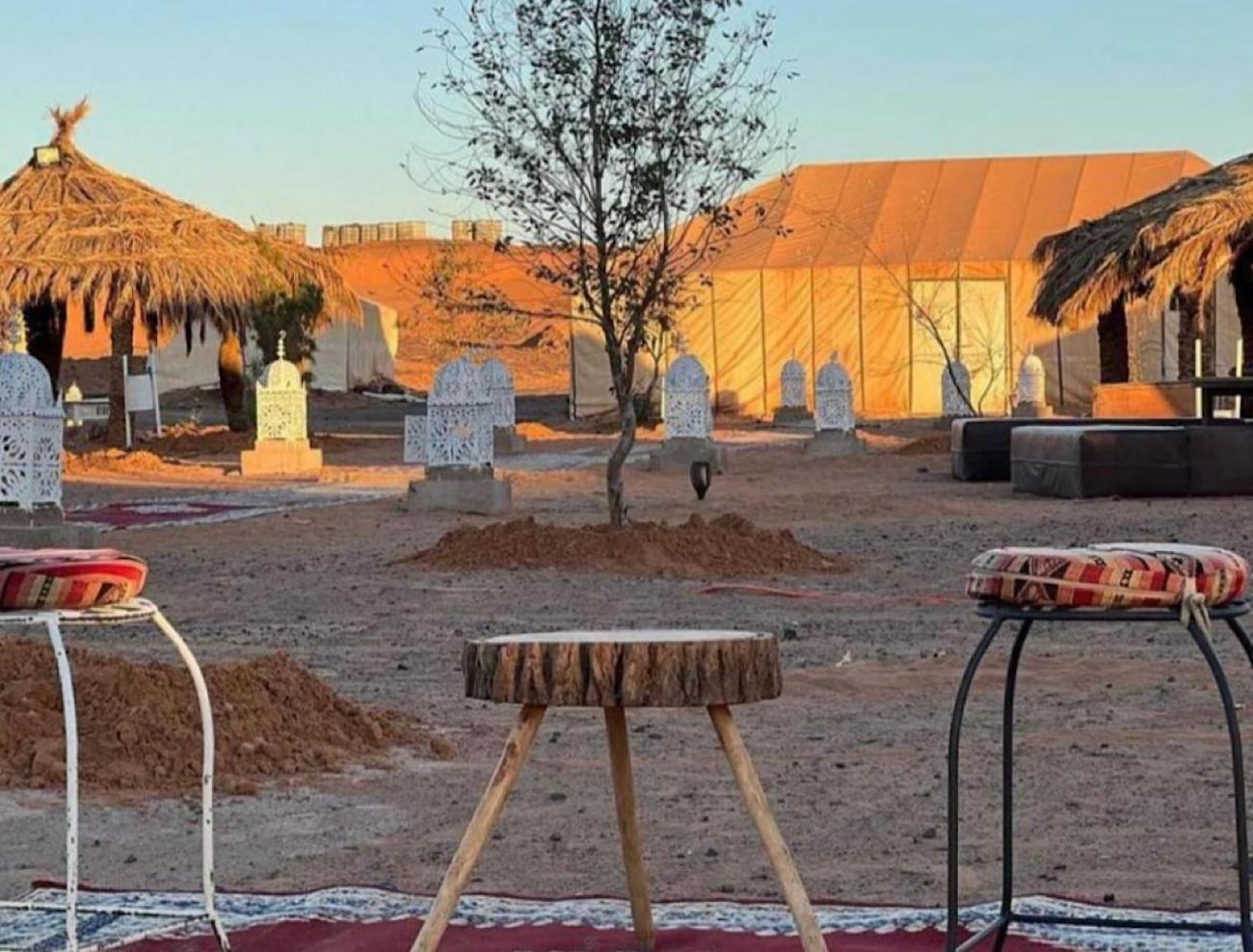 Hotel Sahara Traveling Camp à Merzouga Extérieur photo