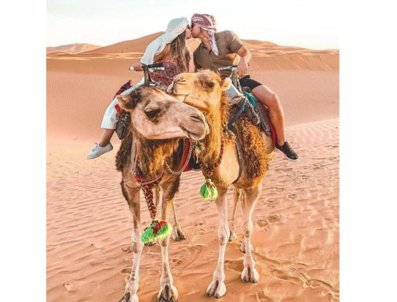 Hotel Sahara Traveling Camp à Merzouga Extérieur photo