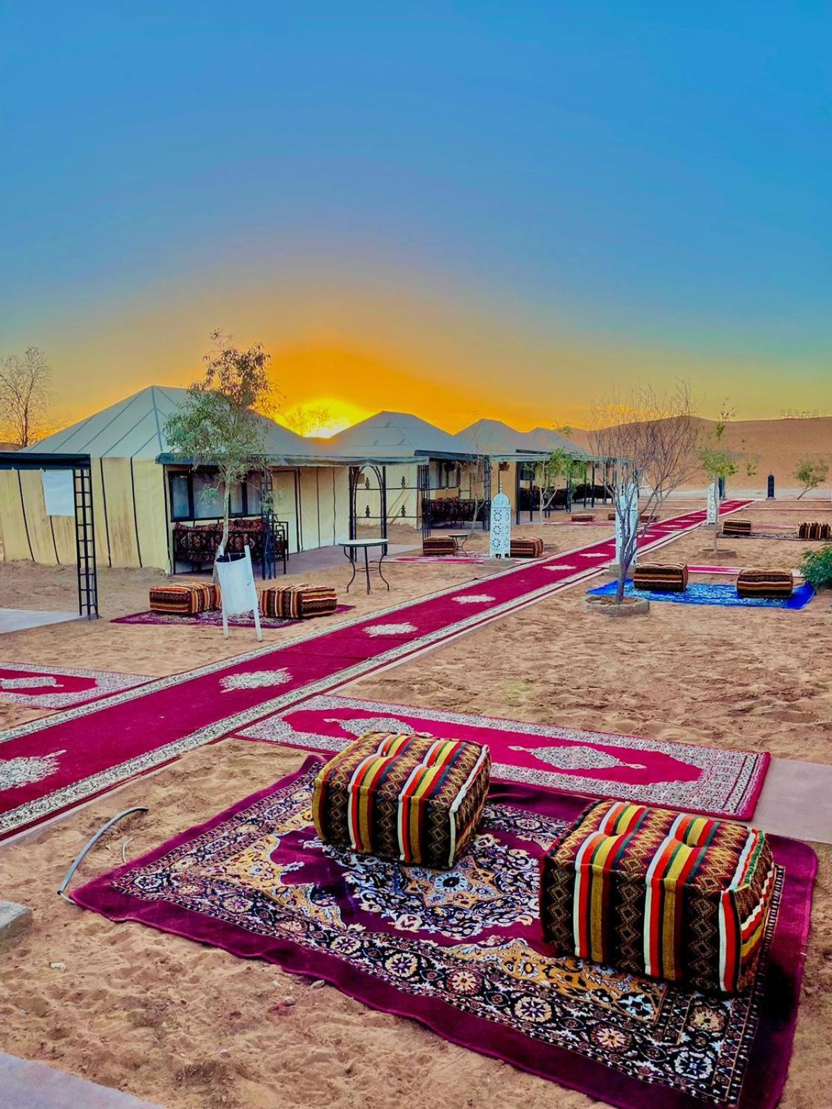 Hotel Sahara Traveling Camp à Merzouga Extérieur photo