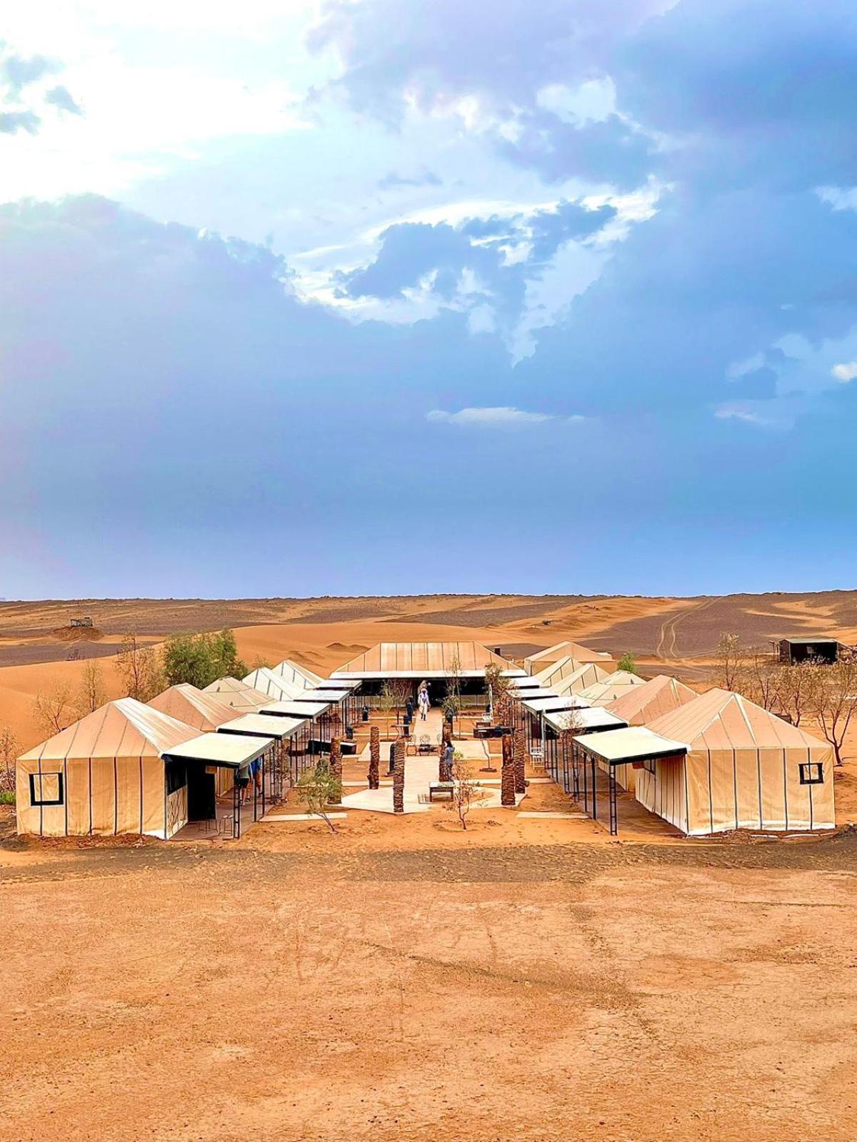 Hotel Sahara Traveling Camp à Merzouga Extérieur photo