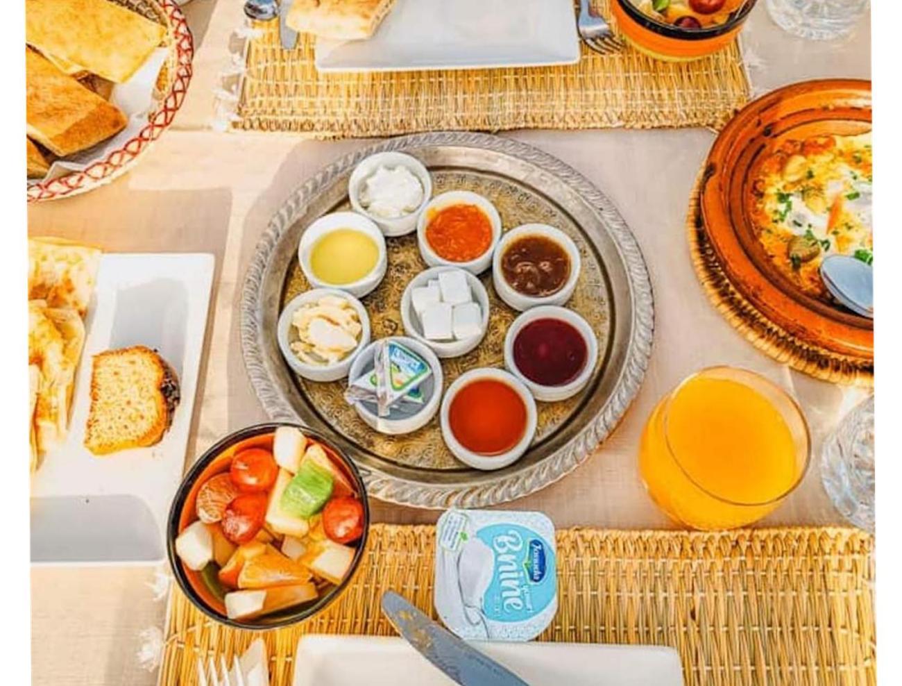 Hotel Sahara Traveling Camp à Merzouga Extérieur photo