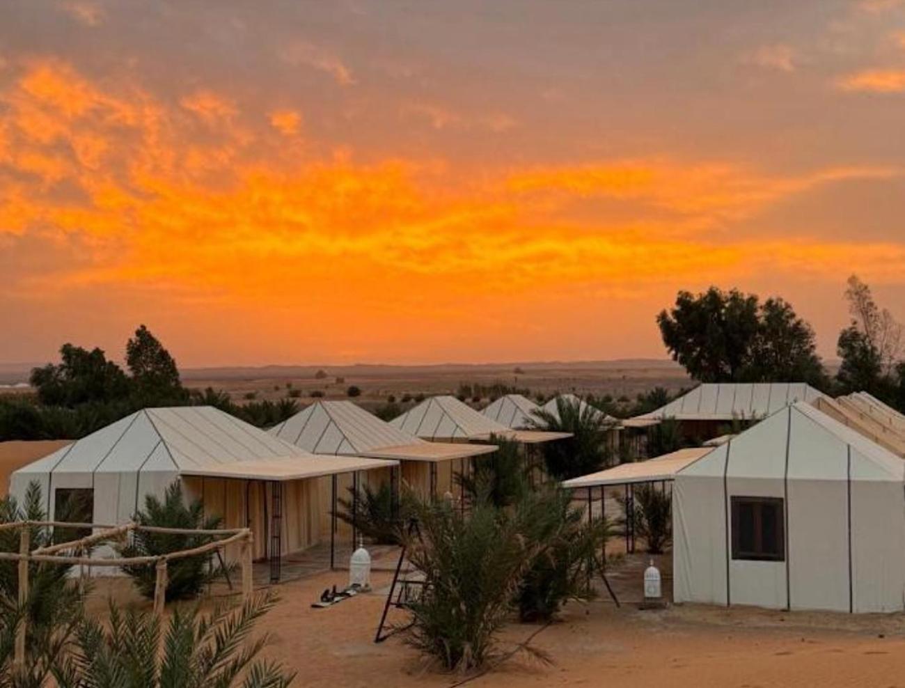 Hotel Sahara Traveling Camp à Merzouga Extérieur photo