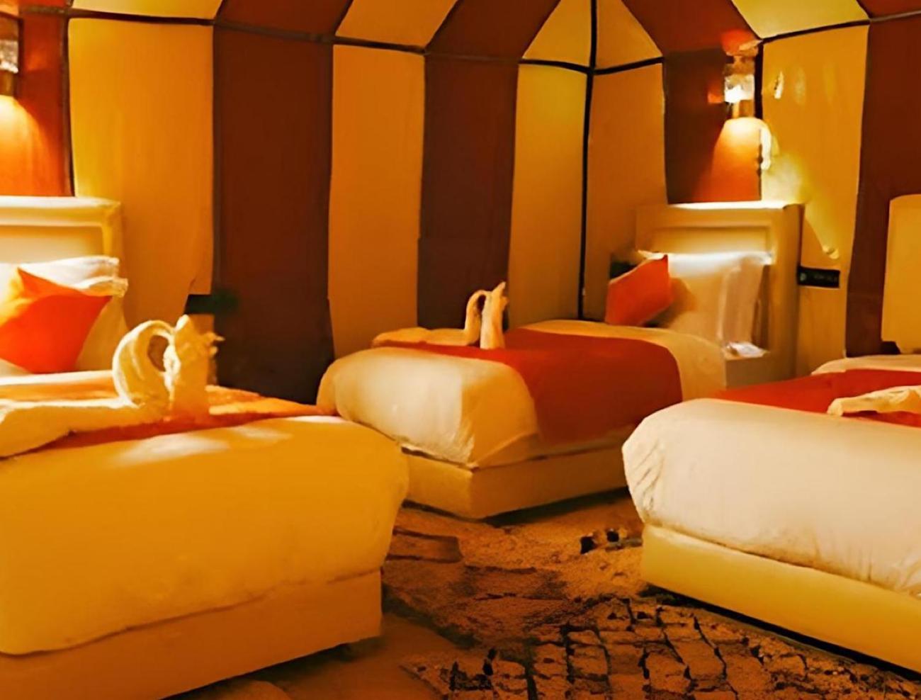 Hotel Sahara Traveling Camp à Merzouga Extérieur photo